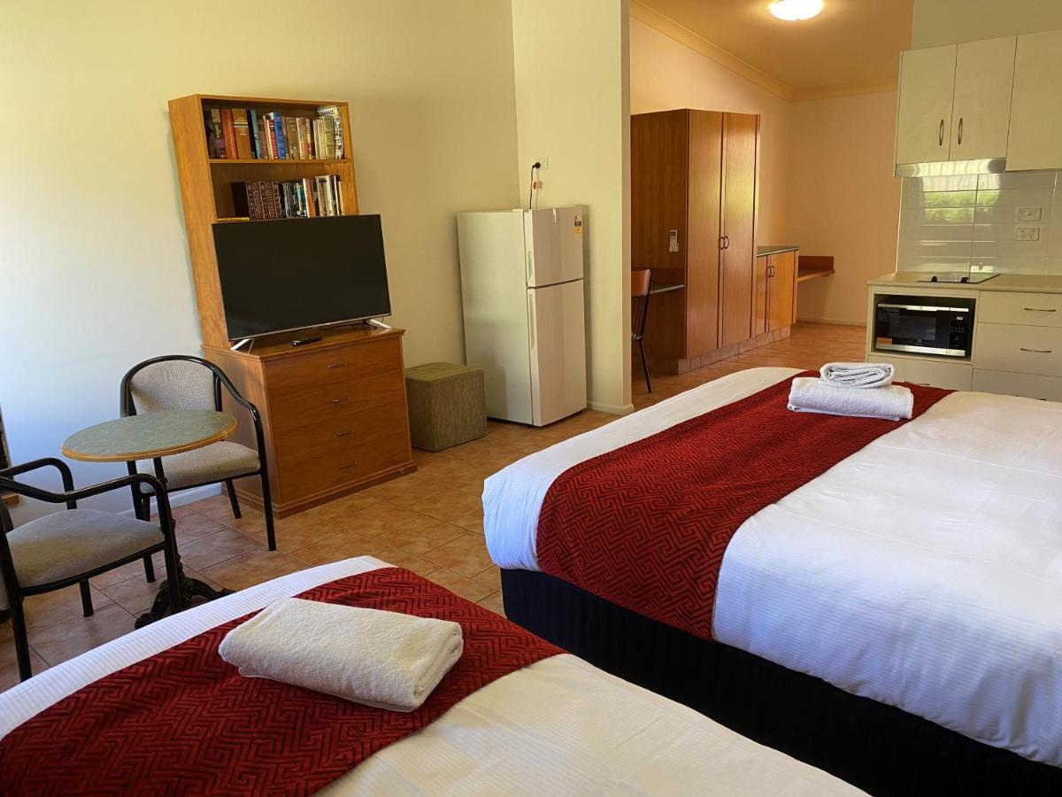 Emerald Explorers Inn Ngoại thất bức ảnh