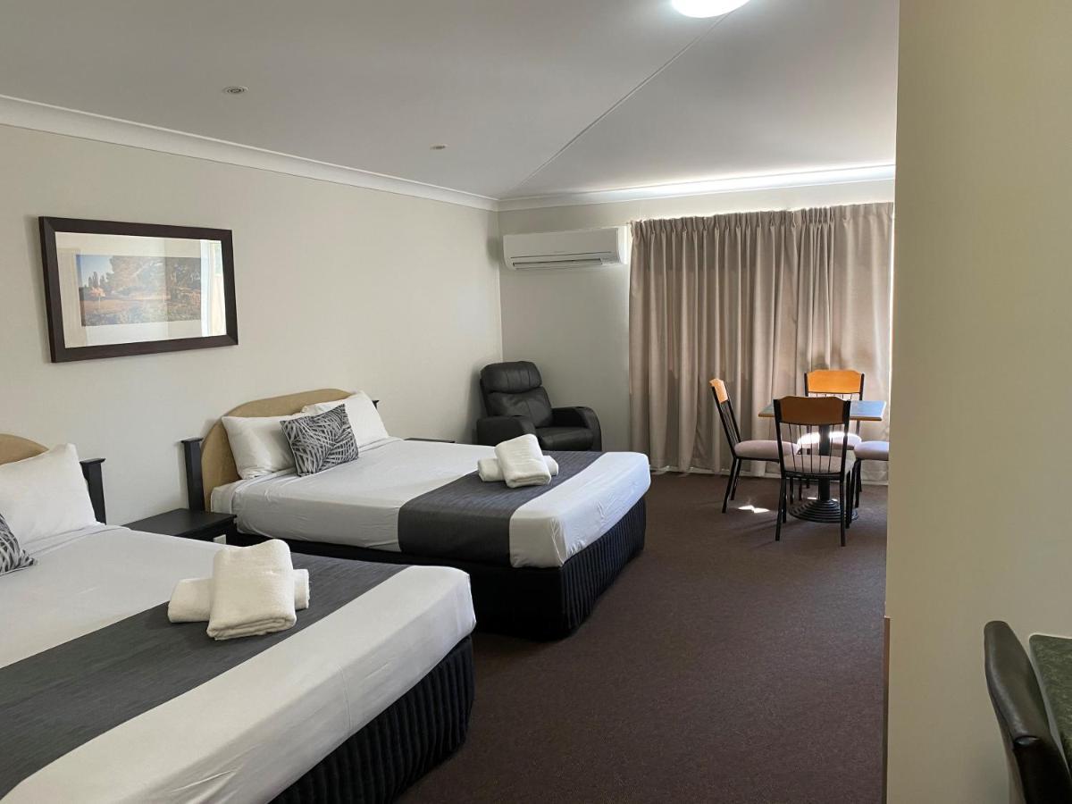 Emerald Explorers Inn Ngoại thất bức ảnh