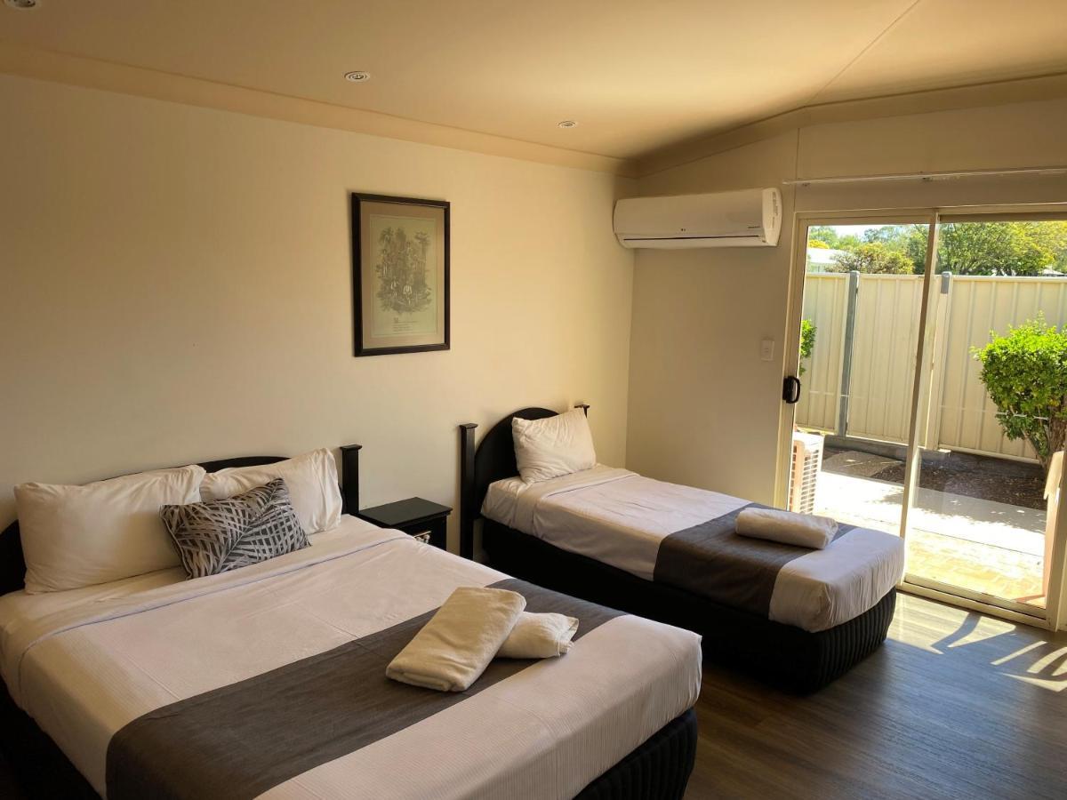 Emerald Explorers Inn Ngoại thất bức ảnh