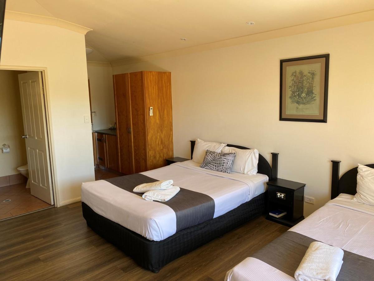 Emerald Explorers Inn Ngoại thất bức ảnh
