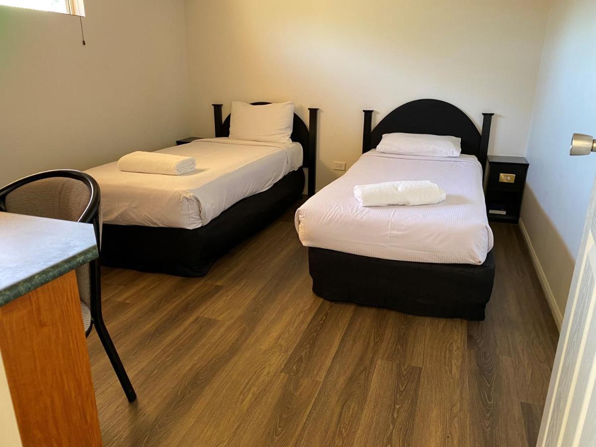 Emerald Explorers Inn Ngoại thất bức ảnh
