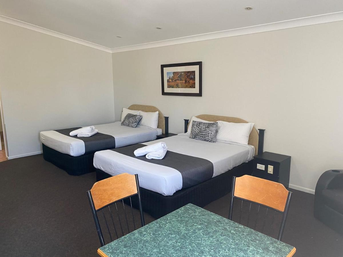 Emerald Explorers Inn Ngoại thất bức ảnh