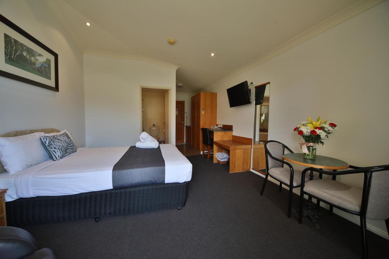 Emerald Explorers Inn Ngoại thất bức ảnh
